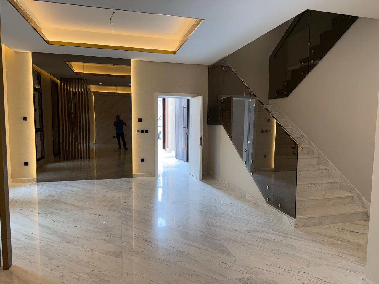 **Modern Luxury Villa for Rent in "Etual Roshan" Project – Signed by Elie Saab** 🏡✨  